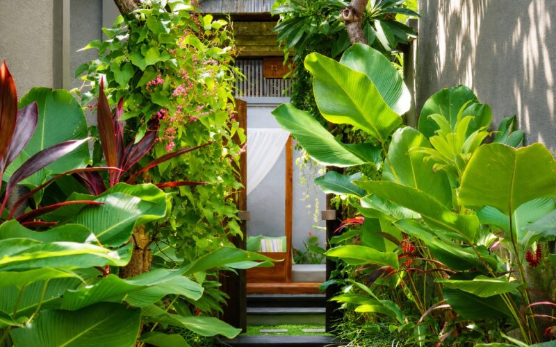 1BRV_Gate and Garden (2)