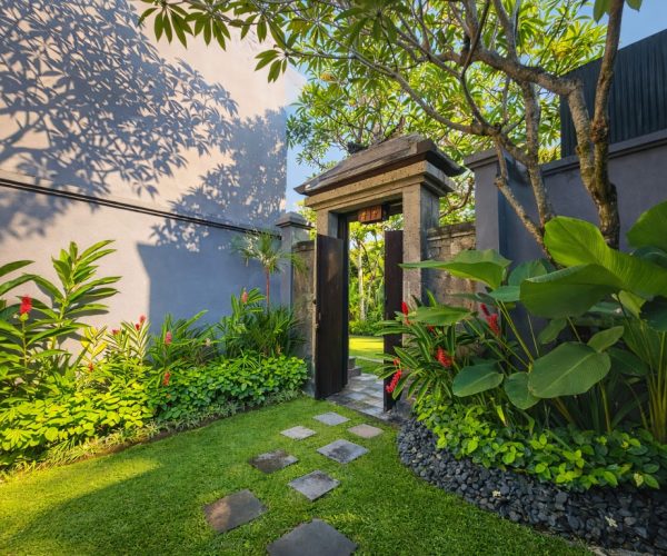 3BRV_Gate & Garden